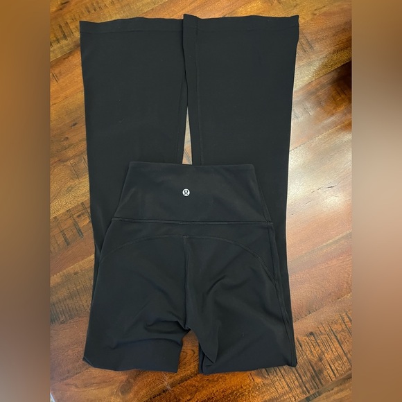 Lululemon Groove Super High-Rise Flare Leggings - Picture 2 of 3